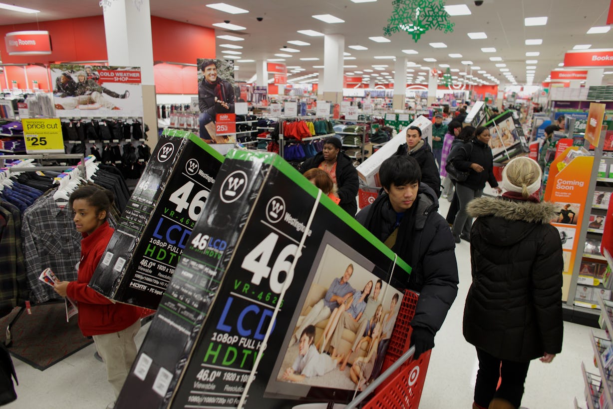 These Stores Are Open Late On Christmas Eve 2025 Because They Get It