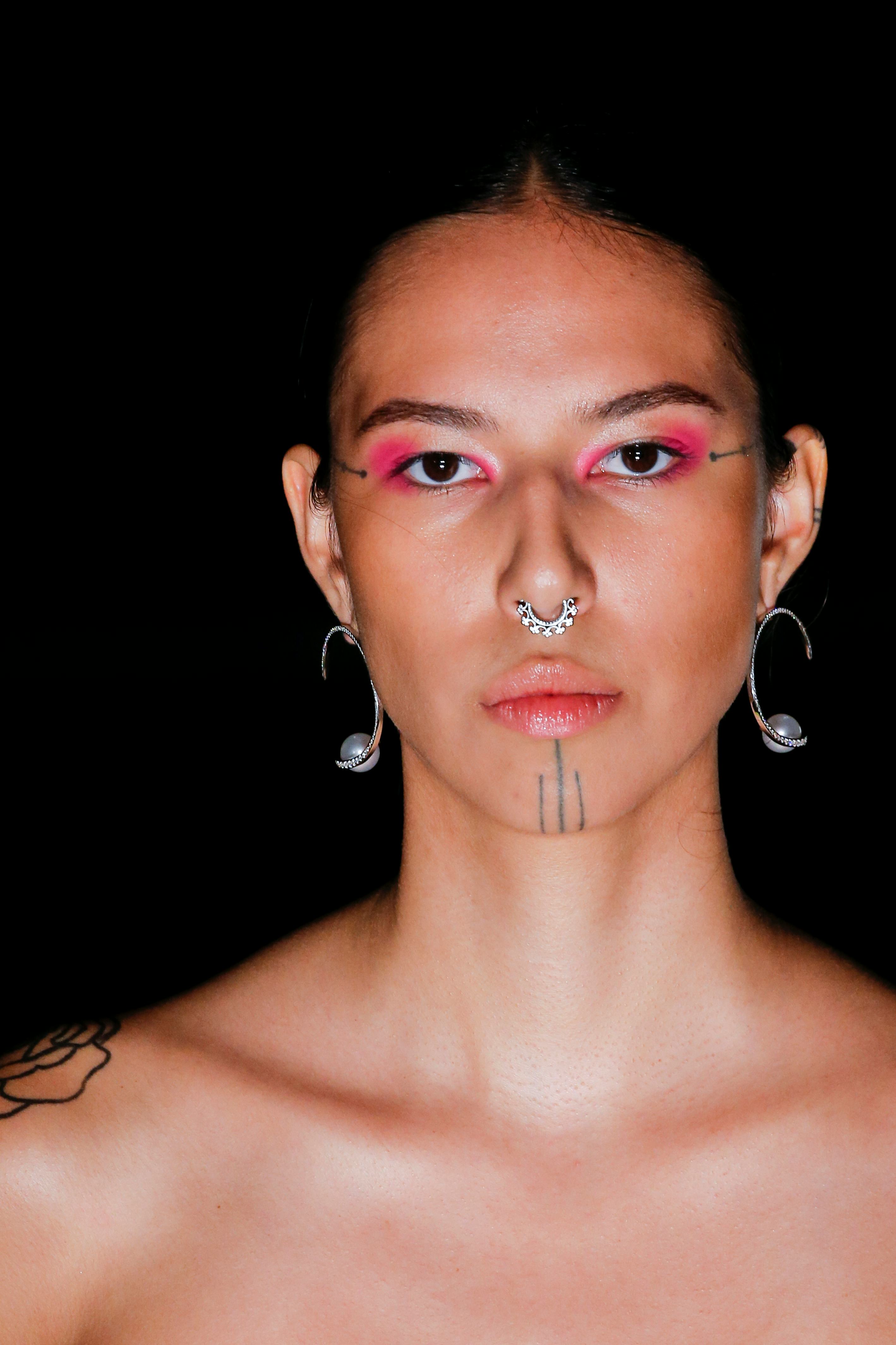 Experts predict the makeup trends that you&rsquo;ll see in 2022, from graphic eyeliner to pink eyeshadow t&hellip;