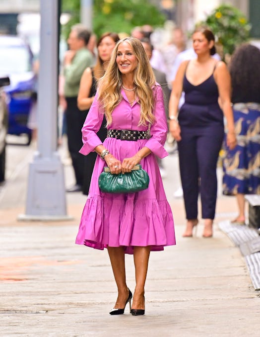 Sarah Jessica Parker wears Judith Leiber green clutch as Carrie Bradshaw in 2021.