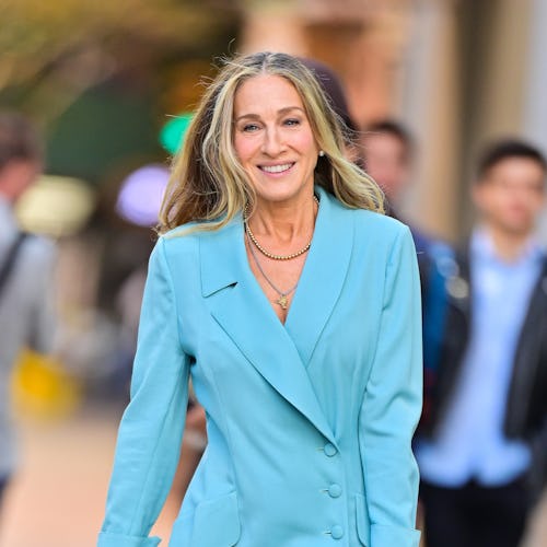 Sarah Jessica Parker wearing a bright blue suit on set. 