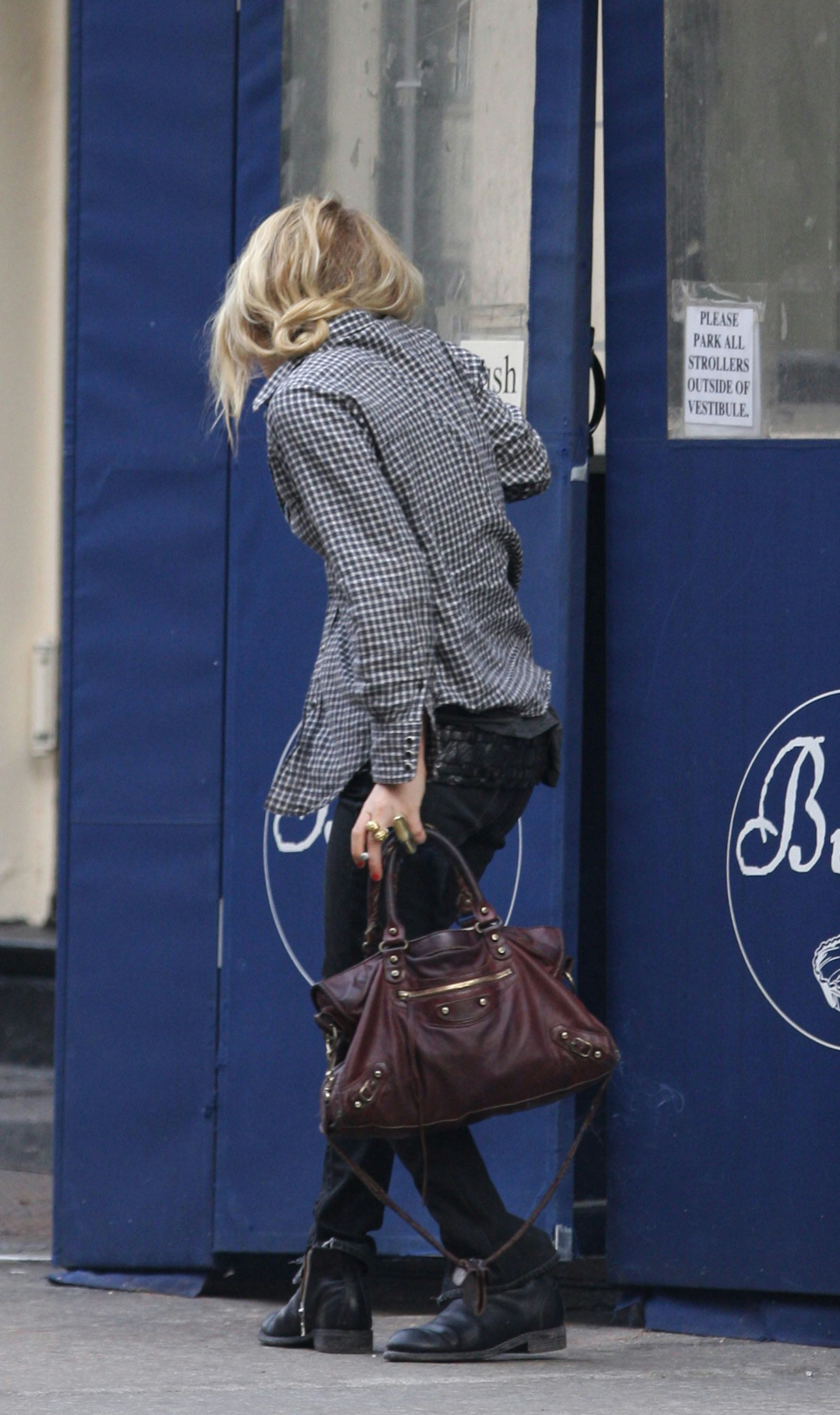 The Balenciaga City Bag With Celebs In The Early 2000s From Mary Kate Olsen To Nicole Richie