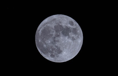 The moon age is 13.7 (full moon).