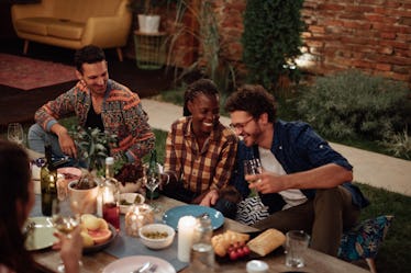 These Friendsgiving themes will spice up your celebration.