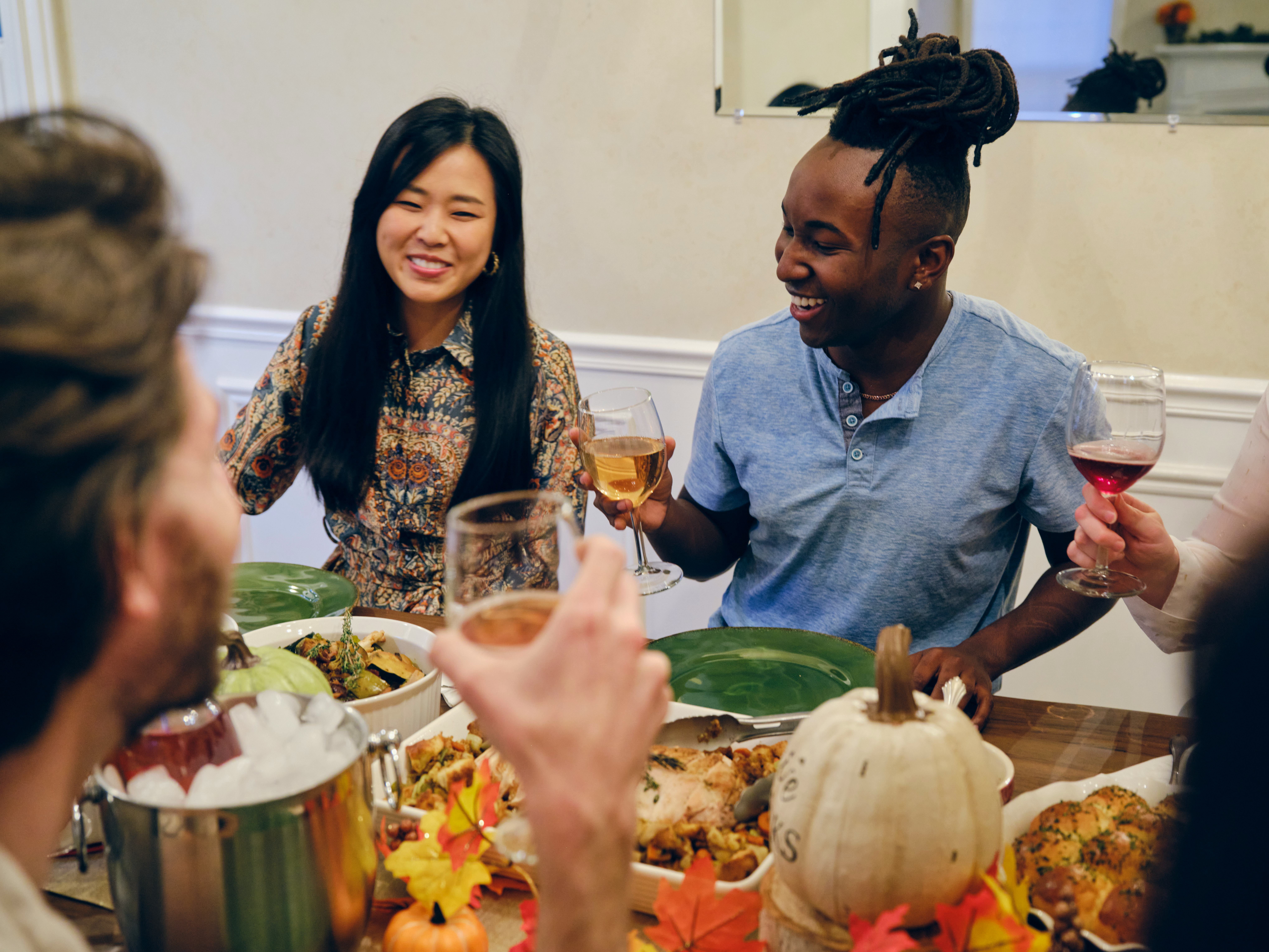 A group of friends celebrating Thanksgiving together with a Friensdsgiving.