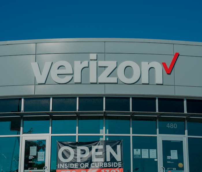 Sign on a Verizon retail telephone store. (Photo by: Jim Lane/Education Images/Universal Images Grou...