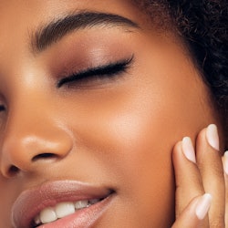 These are the best foundation tips for very dry skin, according to makeup artists.