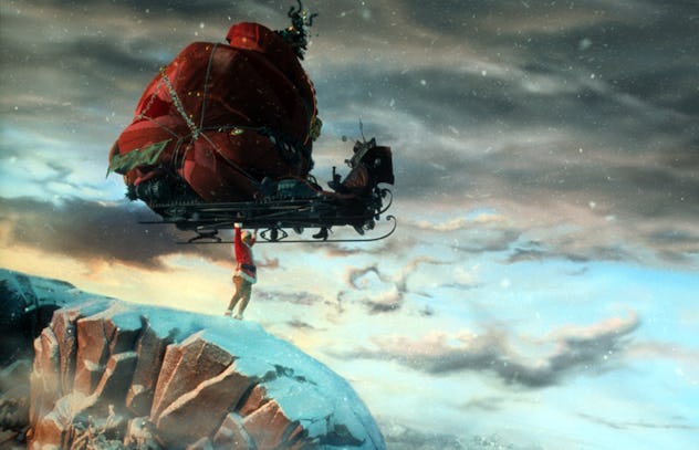 Jim Carrey lifting sled over his head in a scene from the film 'How The Grinch Stole Christmas', 200...