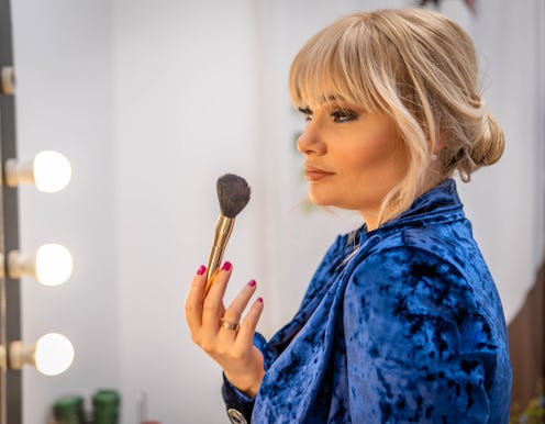 Young woman preparing for the night out