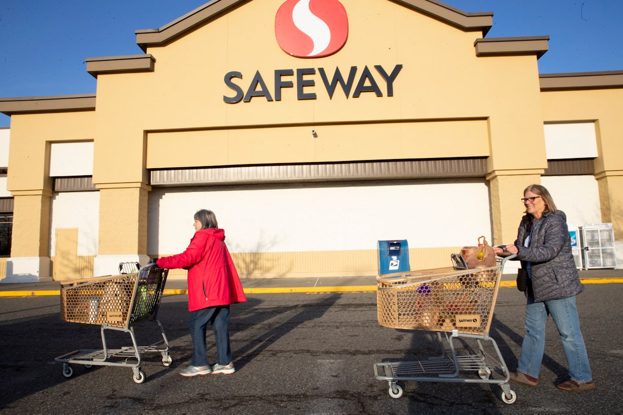 Is Safeway Open New Year's Eve & Day 2025/2025? Here's What Their Store