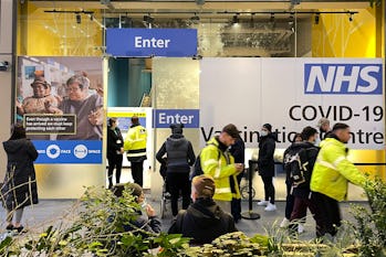 LONDON, UNITED KINGDOM - DECEMBER 14: A queue of people waiting to receive their Covid-19 booster ja...