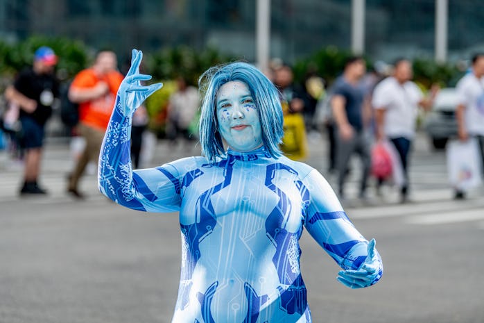 NEW YORK, NEW YORK - OCTOBER 06: A cosplayer dressed as Cortana from "Halo" arrives at New York Comi...