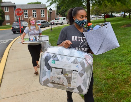 Kutztown, PA - August 19: Johnesha Salata, of Pottstown, PA, helps her roommate's mother, Holy Jo To...