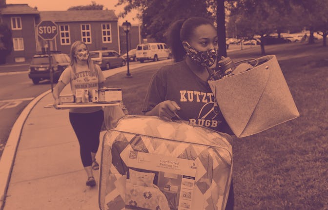 Kutztown, PA - August 19: Johnesha Salata, of Pottstown, PA, helps her roommate's mother, Holy Jo To...