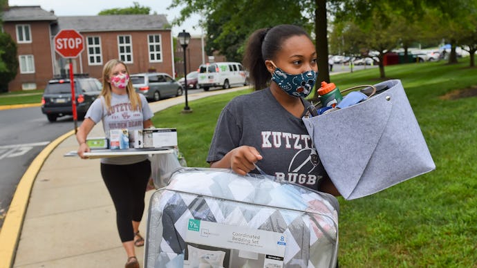 Kutztown, PA - August 19: Johnesha Salata, of Pottstown, PA, helps her roommate's mother, Holy Jo To...