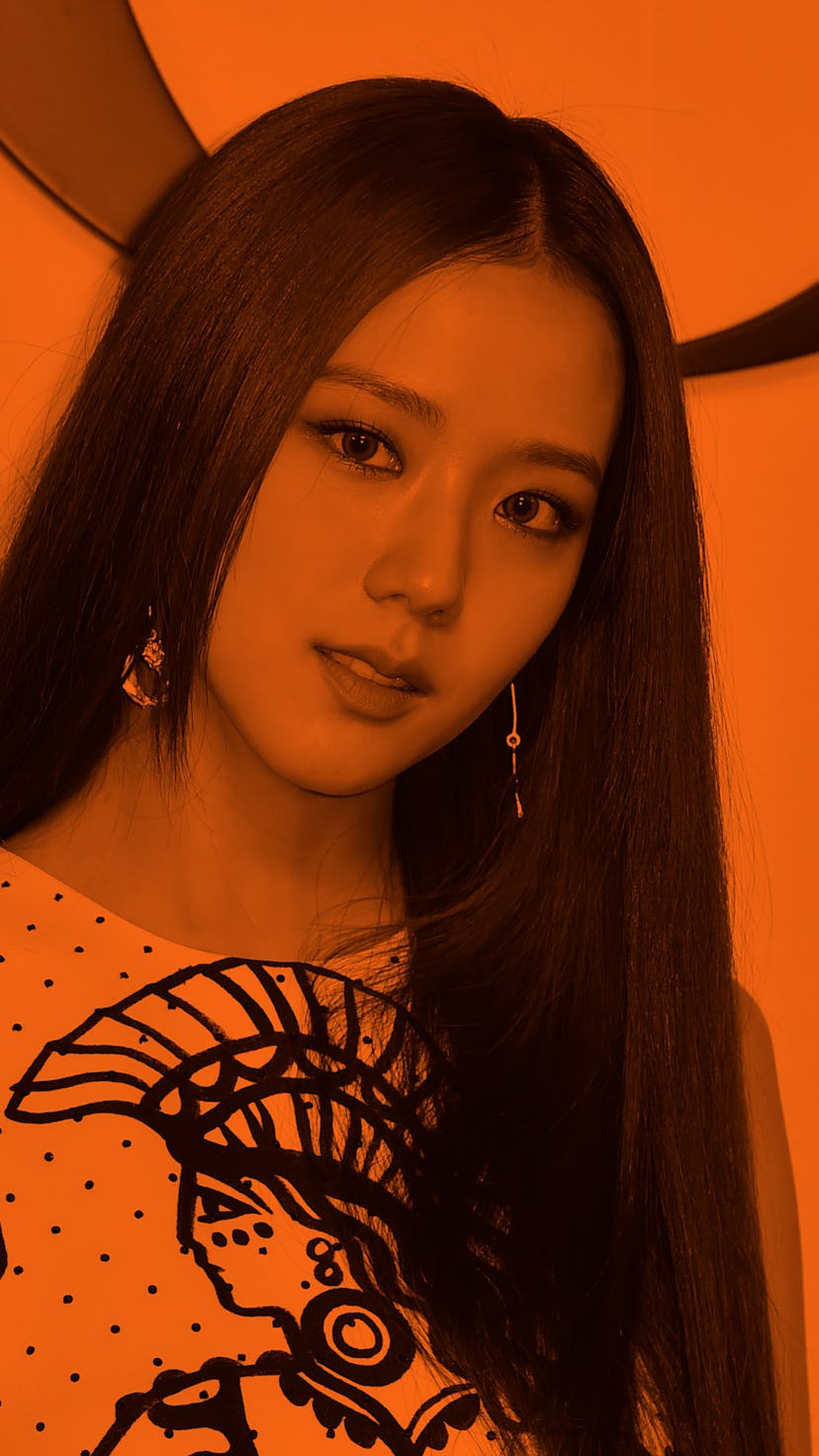 PARIS, FRANCE - SEPTEMBER 28: (FOR NON-EDITORIAL USE PLEASE SEEK APPROVAL FROM FASHION HOUSE) Singe...