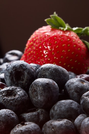 Imagen de frutas, en contraste de colores y su espacio.