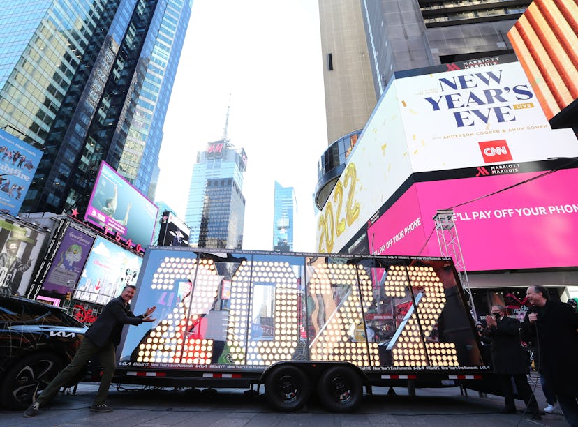 Here's what to know about the 2021 Times Square New Year's Eve ball drop, because it'll have a crowd...