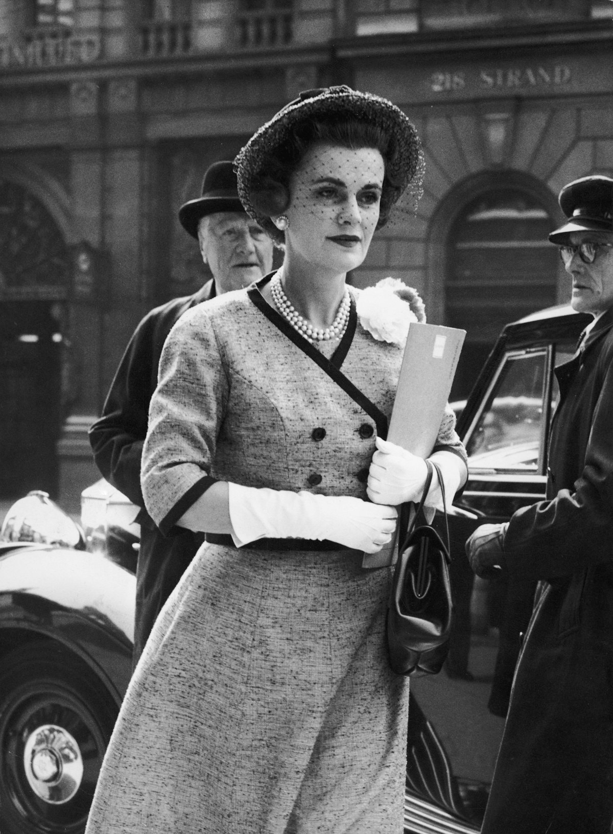 Margaret Campbell, Duchess of Argyll (1912 - 1993) outside the law courts in the Strand on the secon...
