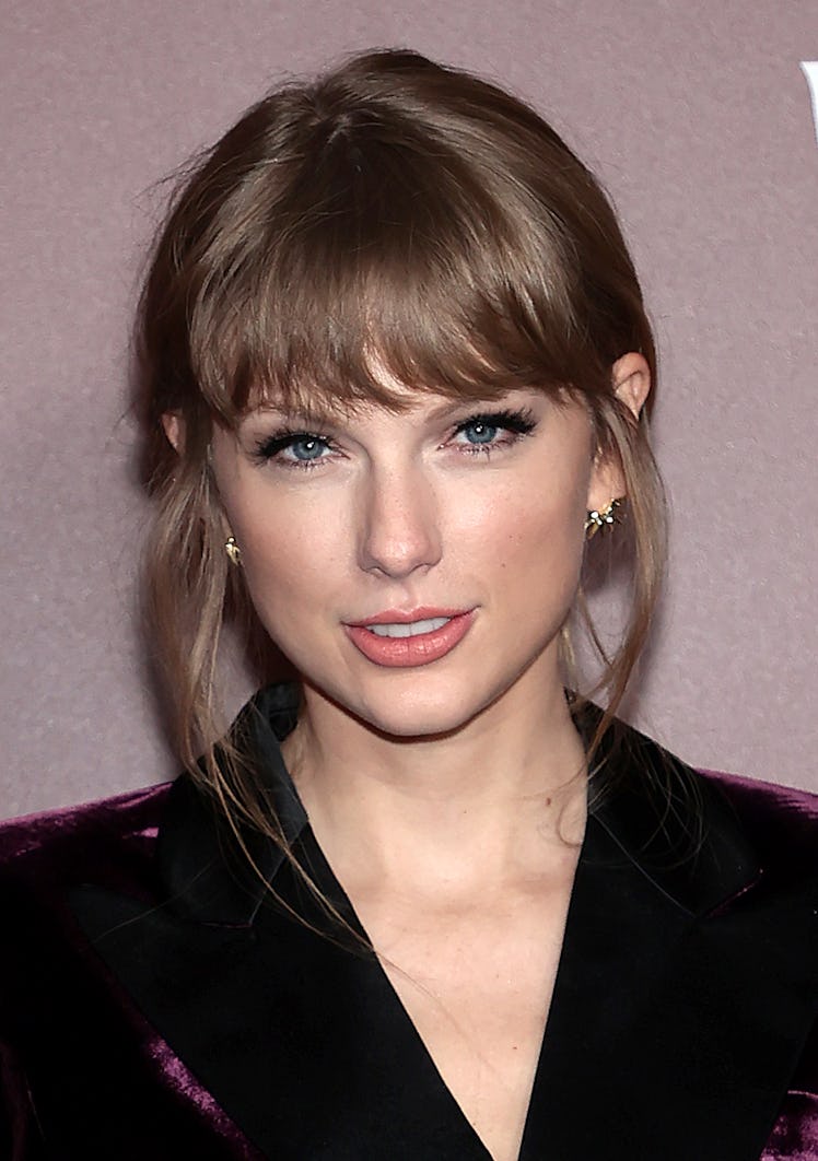 Swifties are using the #ImFeeling22 challenge to ring in the new year.