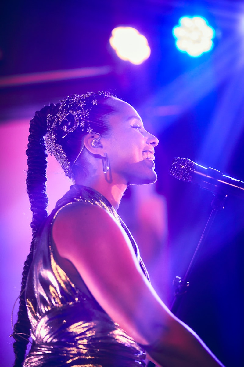 In an Alicia Keys concert in Miami, the singer teased the Alicia Keys album & new songs.