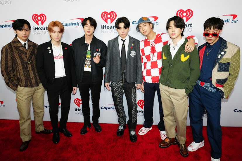 INGLEWOOD, CALIFORNIA - DECEMBER 03: (EDITORIAL USE ONLY) (L-R) V, Suga, Jin, Jungkook, RM, Jimin, J...