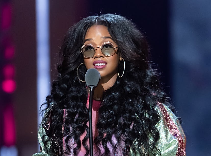 H.E.R. will perform at the 2021 People's Choice Awards.