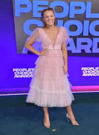 JoJo Siwa wore a pink, tulle dress for the 47th People's Choice Awards.