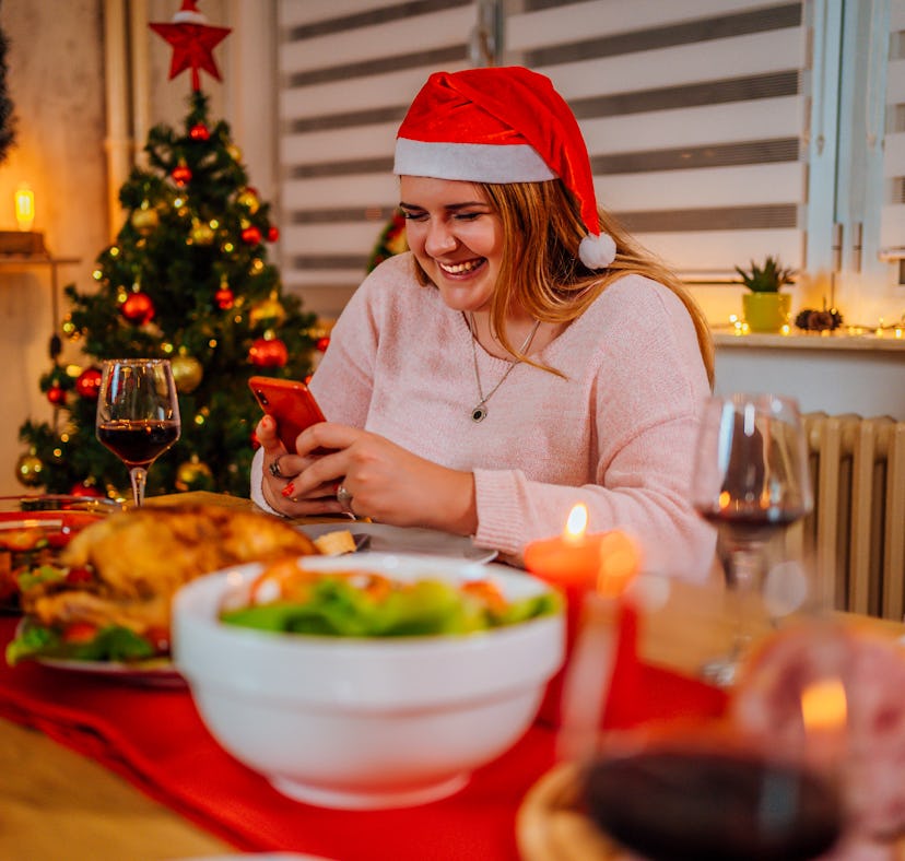A woman texts her friends on their Christmas group chat with Christmas team names.