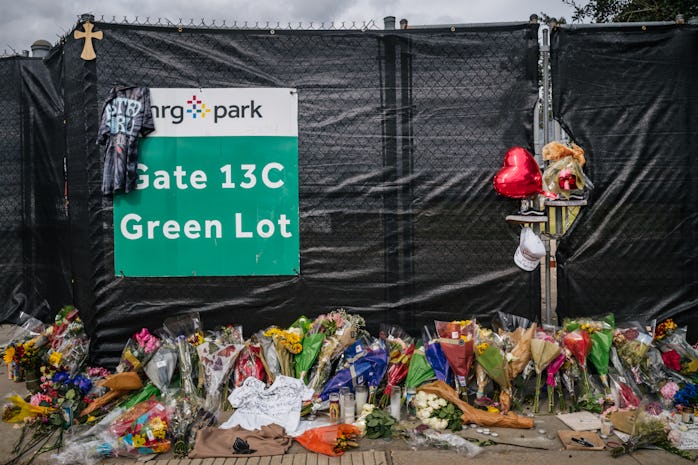 HOUSTON, TEXAS - NOVEMBER 09: A memorial to those who died at the Astroworld festival is displayed o...