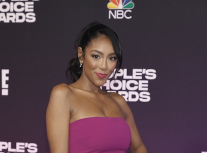 Tayshia Adams was so colorful at the 2021 People's Choice Awards.