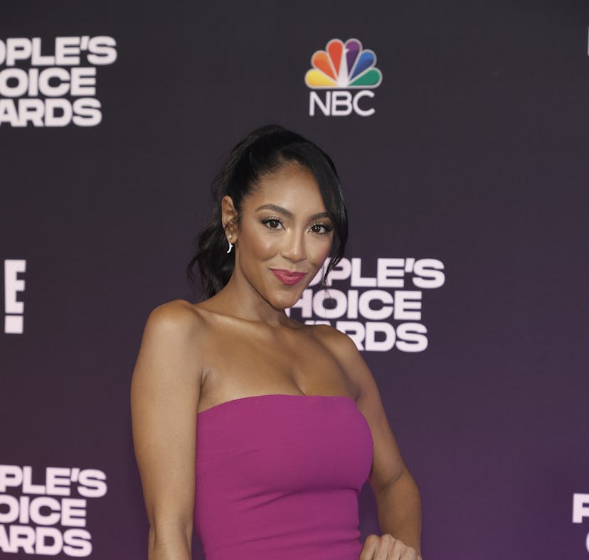 Tayshia Adams was so colorful at the 2021 People's Choice Awards.