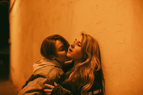 kissing, sensual, hickey