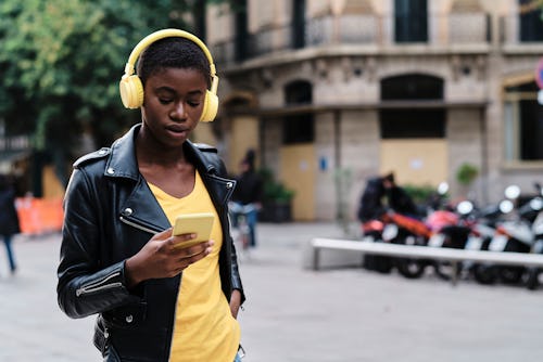 Astrologer Mecca Woods shares each zodiac sign's horoscopes for February 19, 2021.