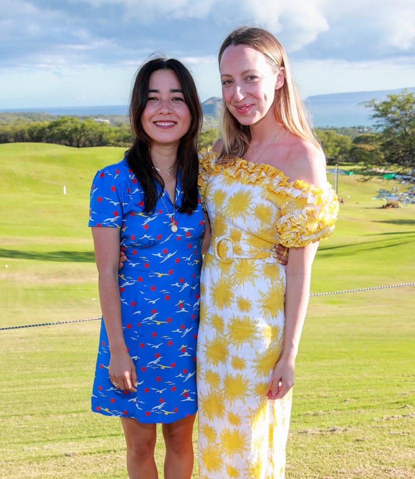 PEN15 co-stars Maya Erskine and Anna Konkle have announced they are both pregnant. 