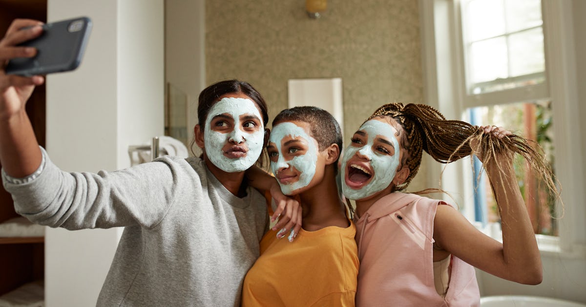 5 Spring Break Activities To Do At Home With Your Roomie Crew