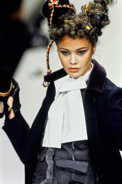 19 Legendary Beauty Looks From Fashion Weeks Past, According To Makeup ...