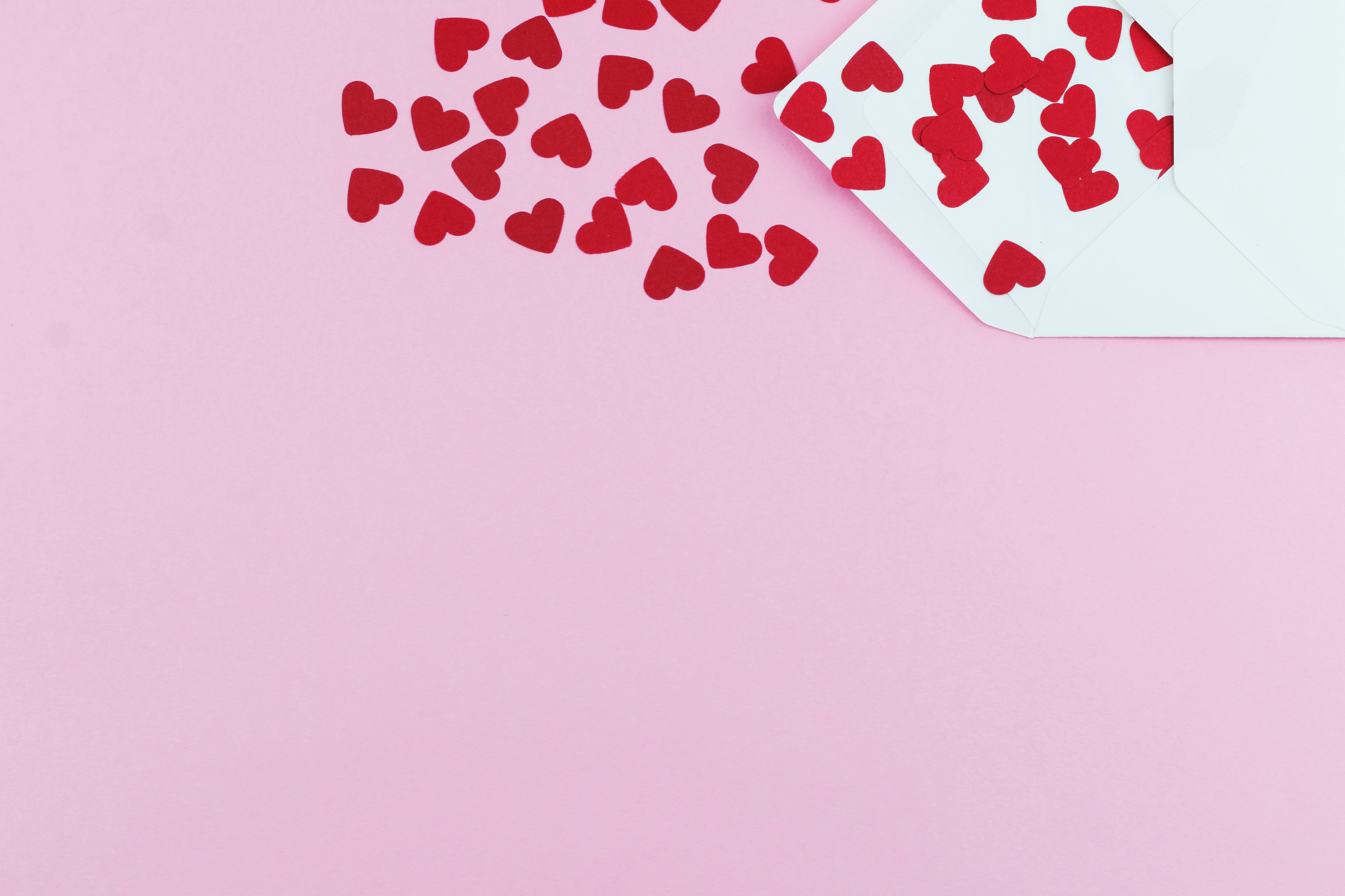11 Valentine's Day Zoom Backgrounds From Your Favorite Movies &amp; TV Shows