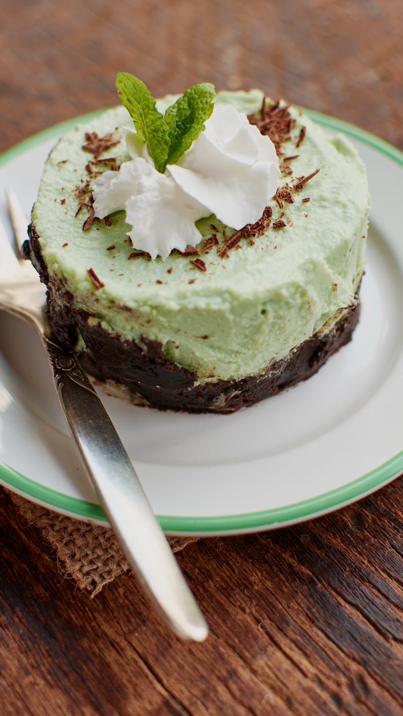 Use green food coloring to make frosting for a cake.