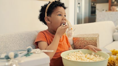 Comer pipocas não é um lanche seguro para crianças pequenas.