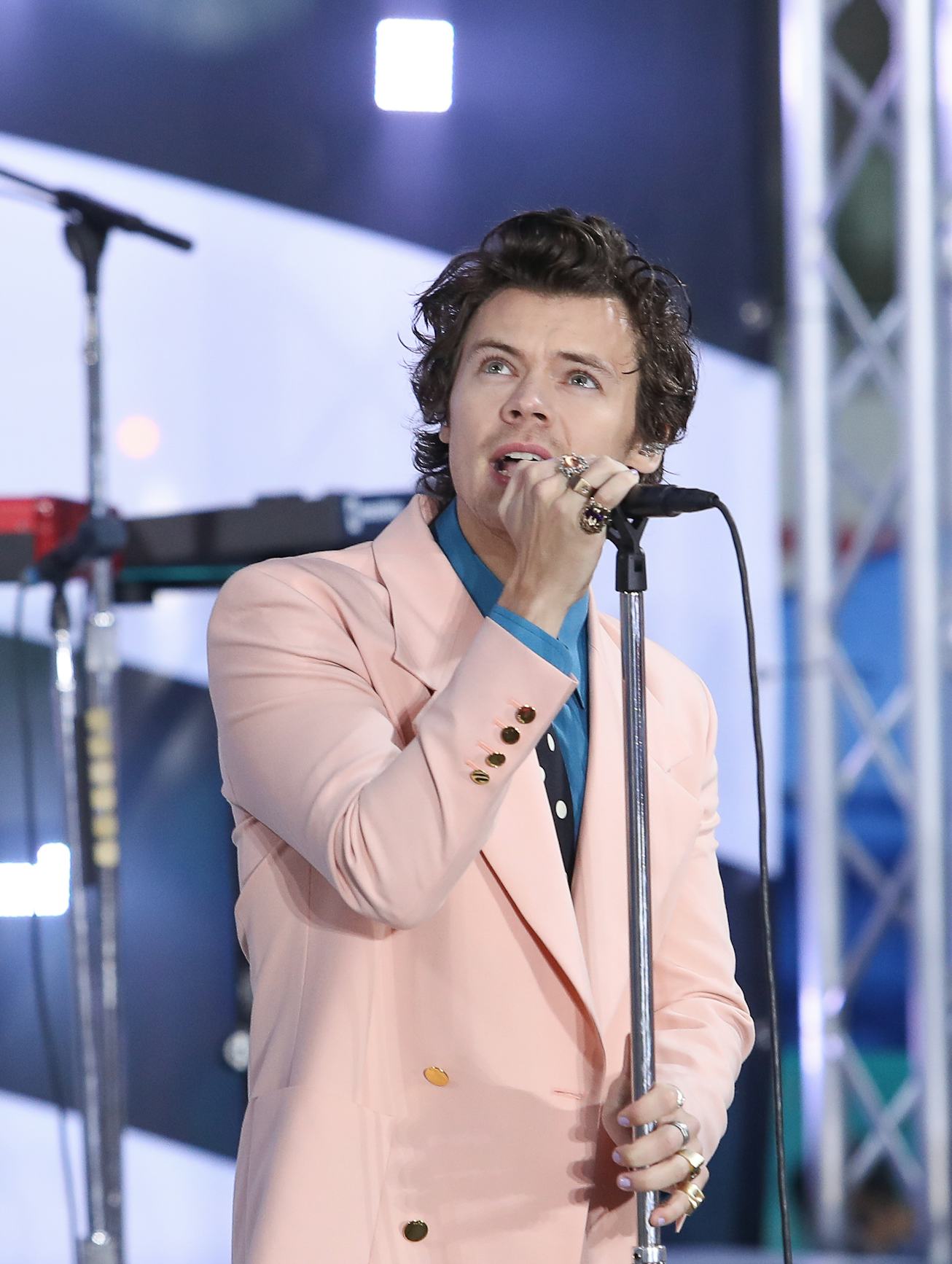 NEW YORK, NEW YORK - FEBRUARY 26: Harry Styles performs on NBC's "Today" during at Rockefeller Plaz...