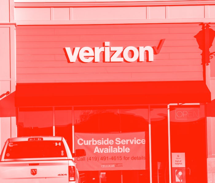 PERRYSBURG, OHIO, UNITED STATES - 2020/11/12: Verizon logo seen at one of their stores. (Photo by St...
