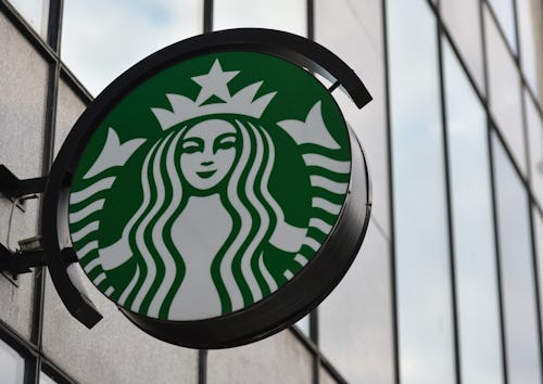 15 Starbucks’ Secret Menu Refreshers & Iced Drinks That You Need To Try