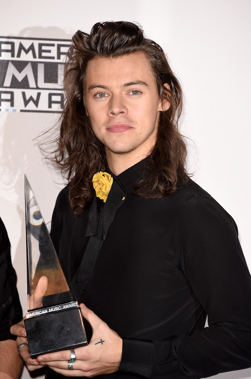 LOS ANGELES, CA - NOVEMBER 22:  Recording artist Harry Styles of One Direction, winner of Favorite P...