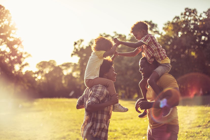 siblings on parents shoulders