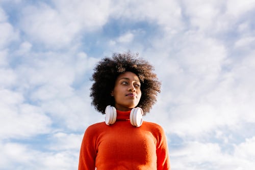 Astrologer Mecca Woods shares each zodiac sign's horoscopes for March 18, 2021.