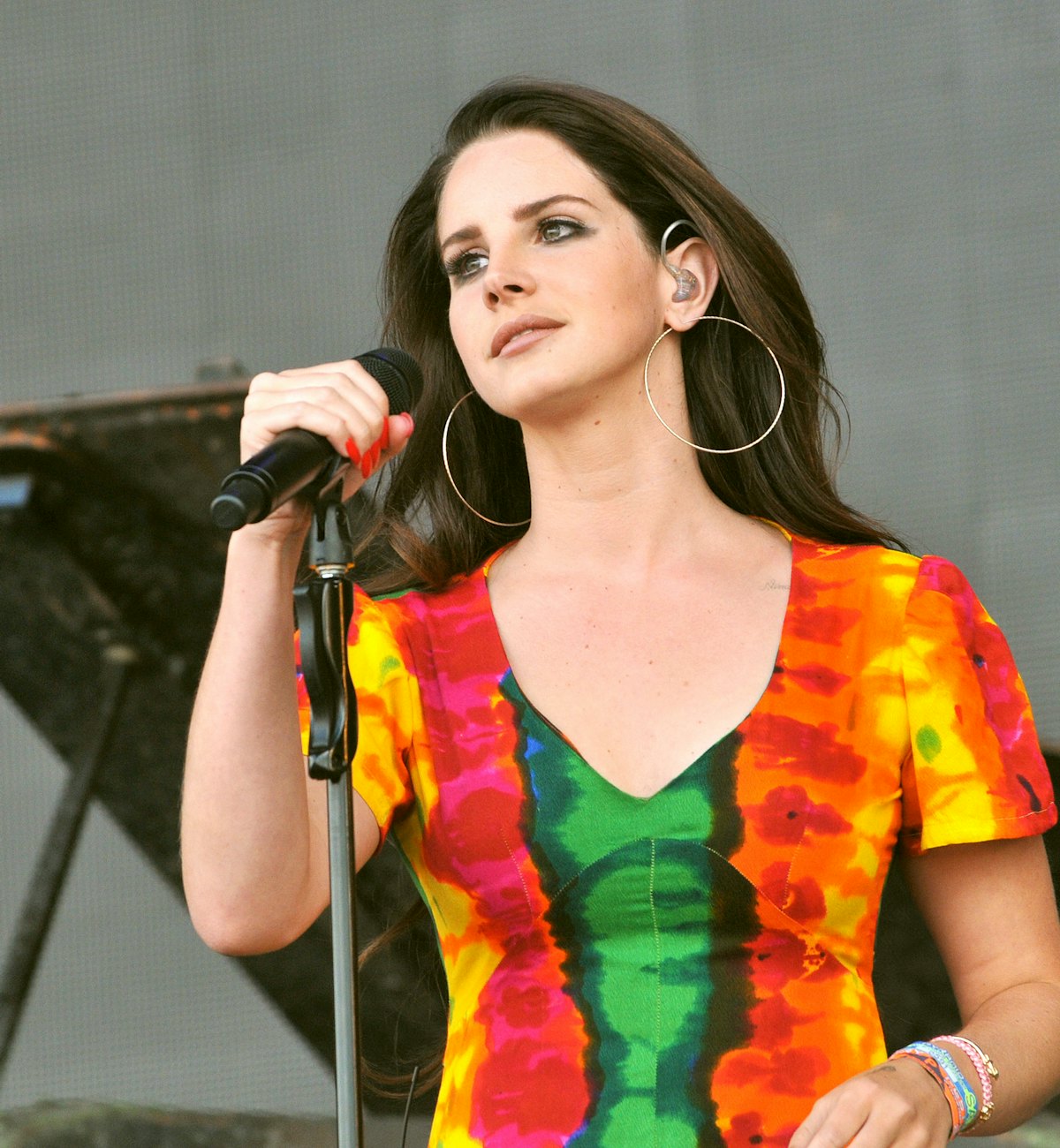 GLASTONBURY, ENGLAND - JUNE 28:  Lana Del Rey performs live on the Pyramid stage during day two of t...