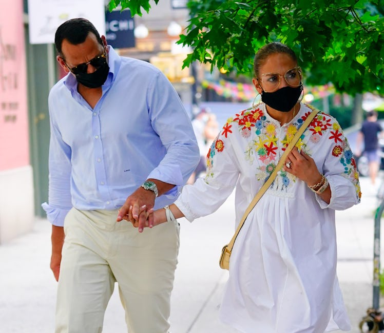NEW YORK, NEW YORK - AUGUST 05: Jennifer Lopez and Alex Rodriguez wear protective face masks on Augu...