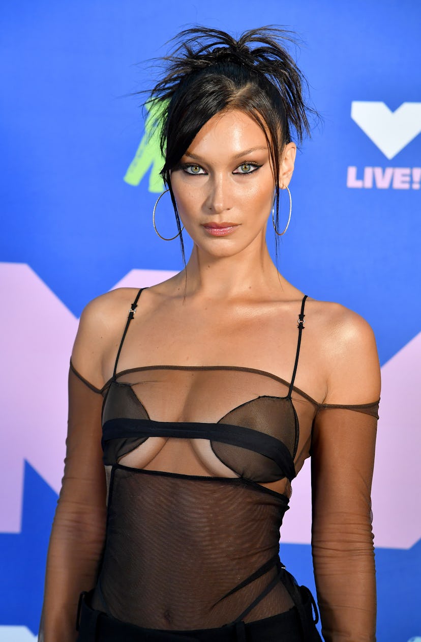 Bella Hadid's spiky 'do at the VMAs was totally '90s.
