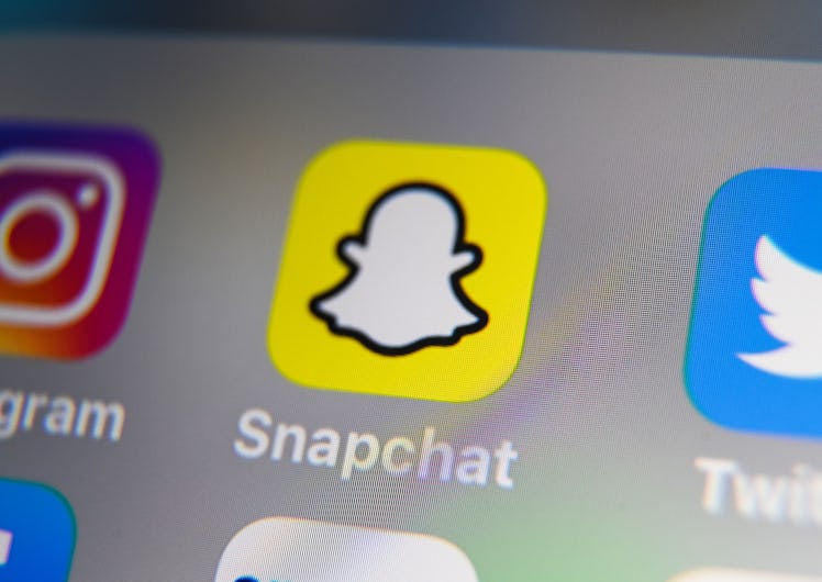 Here’s how to half swipe on Snapchat in 2021 to keep messages unread.