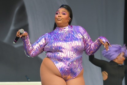 Lizzo Shines in Gold Bodysuit on Stage at NYC Concert!: Photo